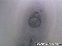 Дамочка срет огромной говешкой