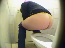 Подглядывание за ссущей девицей с двух сторон