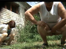 Скрытый уличный писсинг