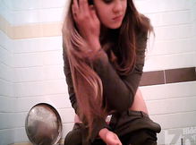 Молодая зассанка в цветных трусиках