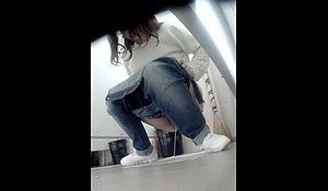 Скрытая камера в туалете колледжа