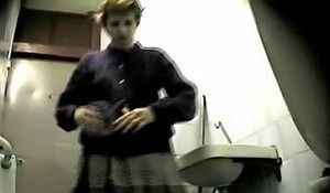 Писают и какают в туалете со скрытой камерой