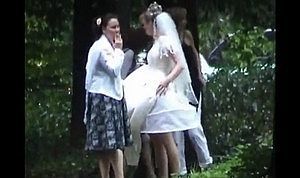 Свадебный писс в общественном парке