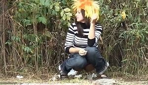 Уличный женский писс на скрытую камеру