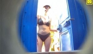 В туалете засняли писсинг молодой девки